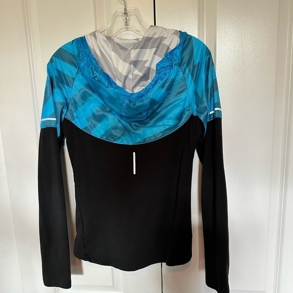 Nike blue and black zippered hooded light weight dri-fit jacket, extra small - Picture 9 of 9